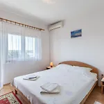 Charming With Balcony דירה