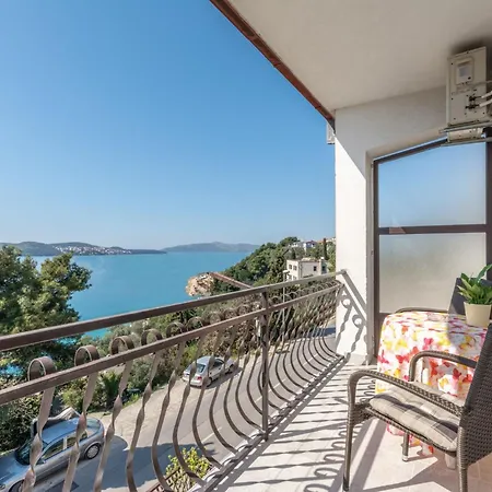 Charming With Balcony Apartment *