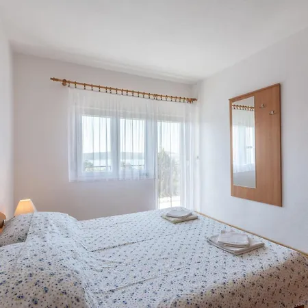 Charming With Balcony Apartment Trogir