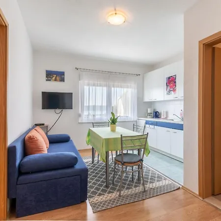 Charming With Balcony Appartement Trogir