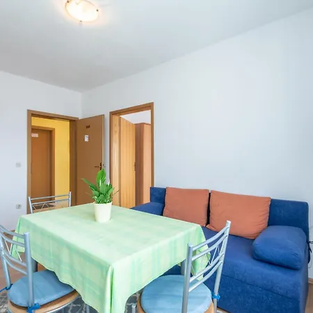 Apartment Charming With Balcony Trogir